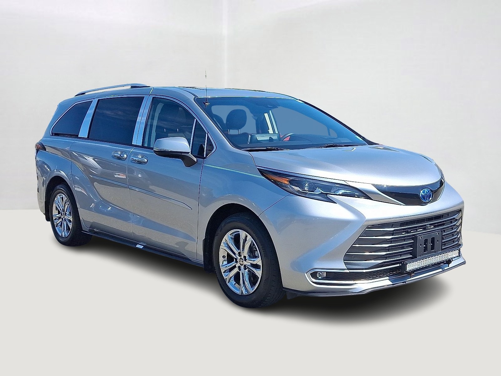 2024 Toyota Sienna Platinum photo 3