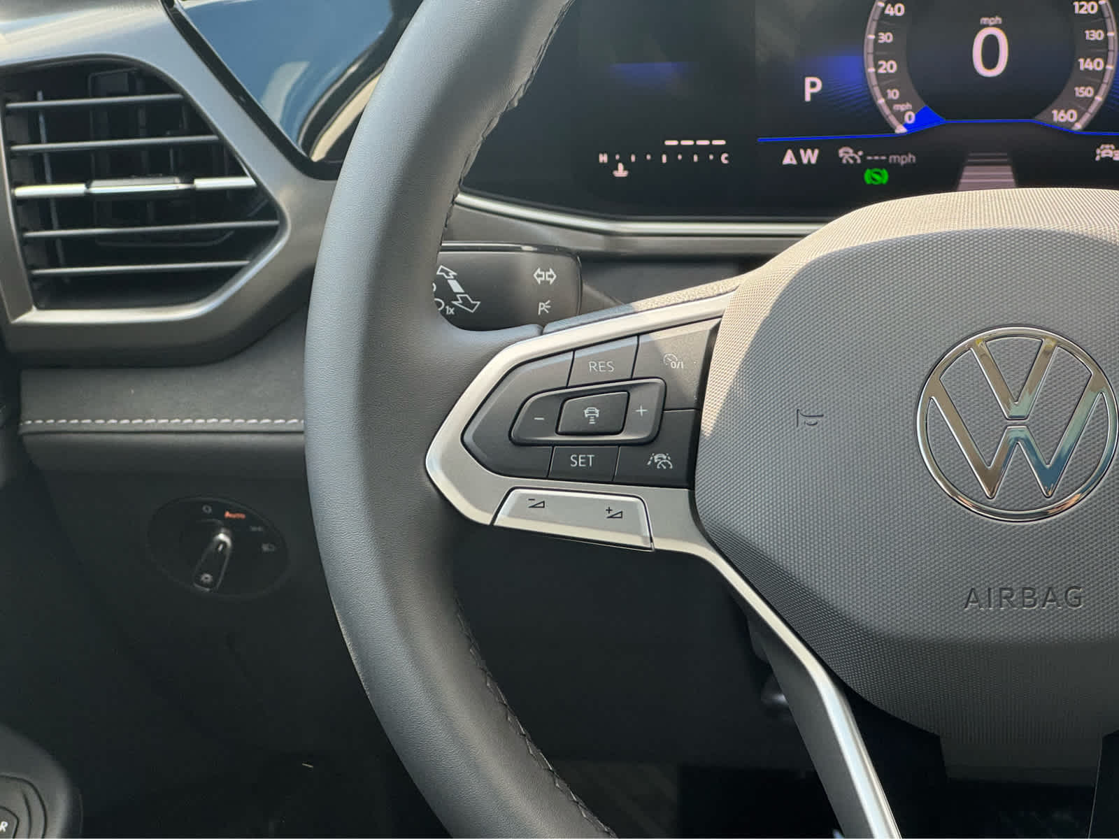 2025 Volkswagen Taos SE photo 12