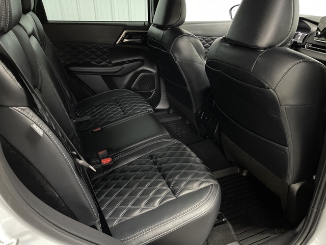 2022 Mitsubishi Outlander SEL photo 22