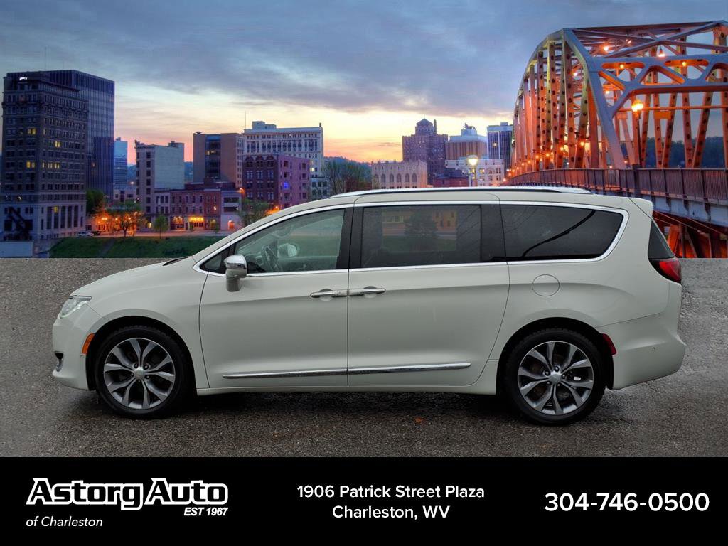 2017 Chrysler Pacifica Limited photo 5