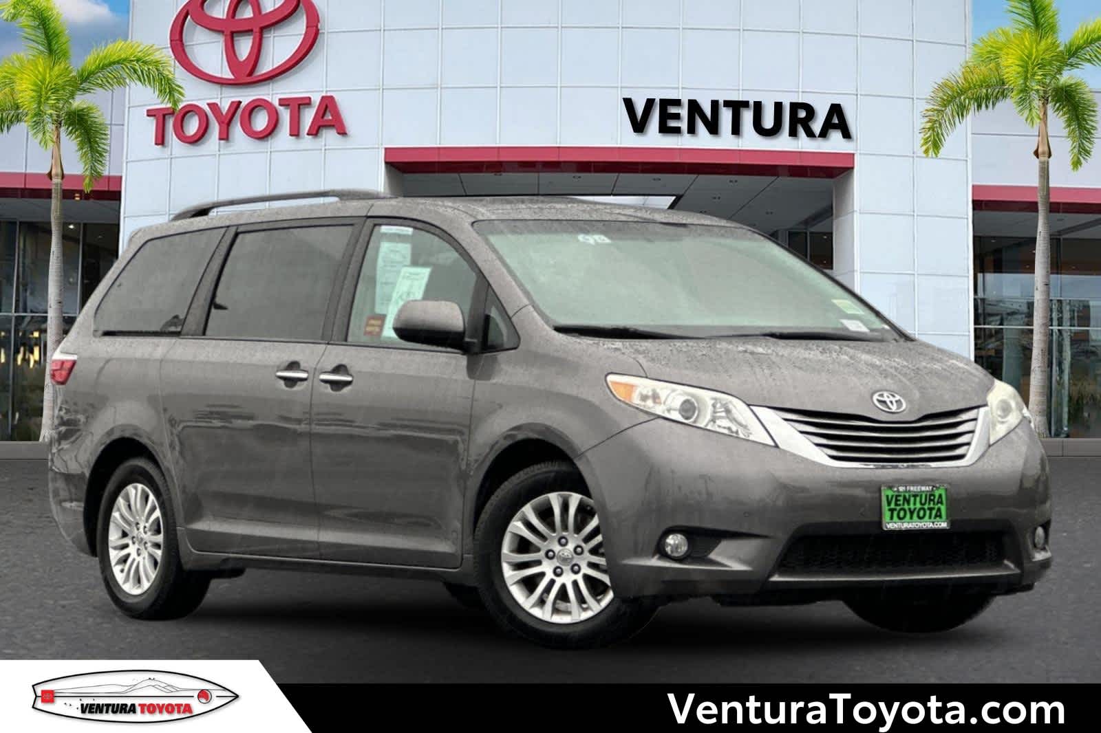 2017 Toyota Sienna XLE's photo