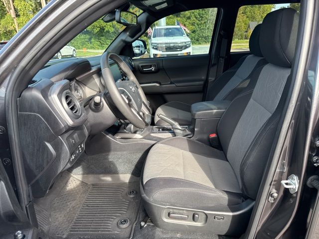 2023 Toyota Tacoma TRD Off-Road V6 photo 9