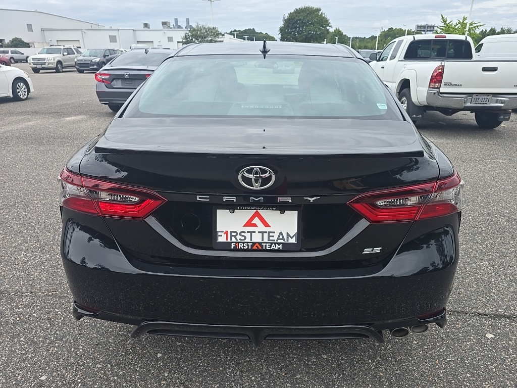 2022 Toyota Camry SE photo 4
