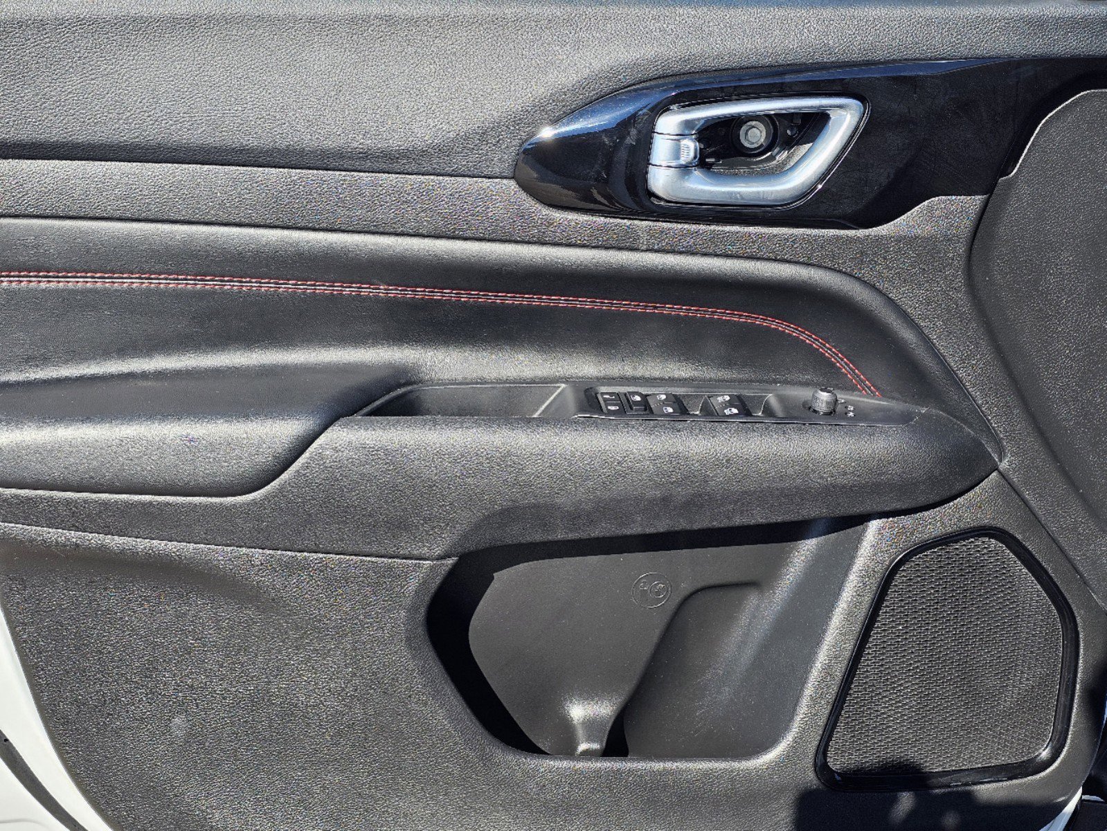 2024 Jeep Compass Trailhawk photo 13