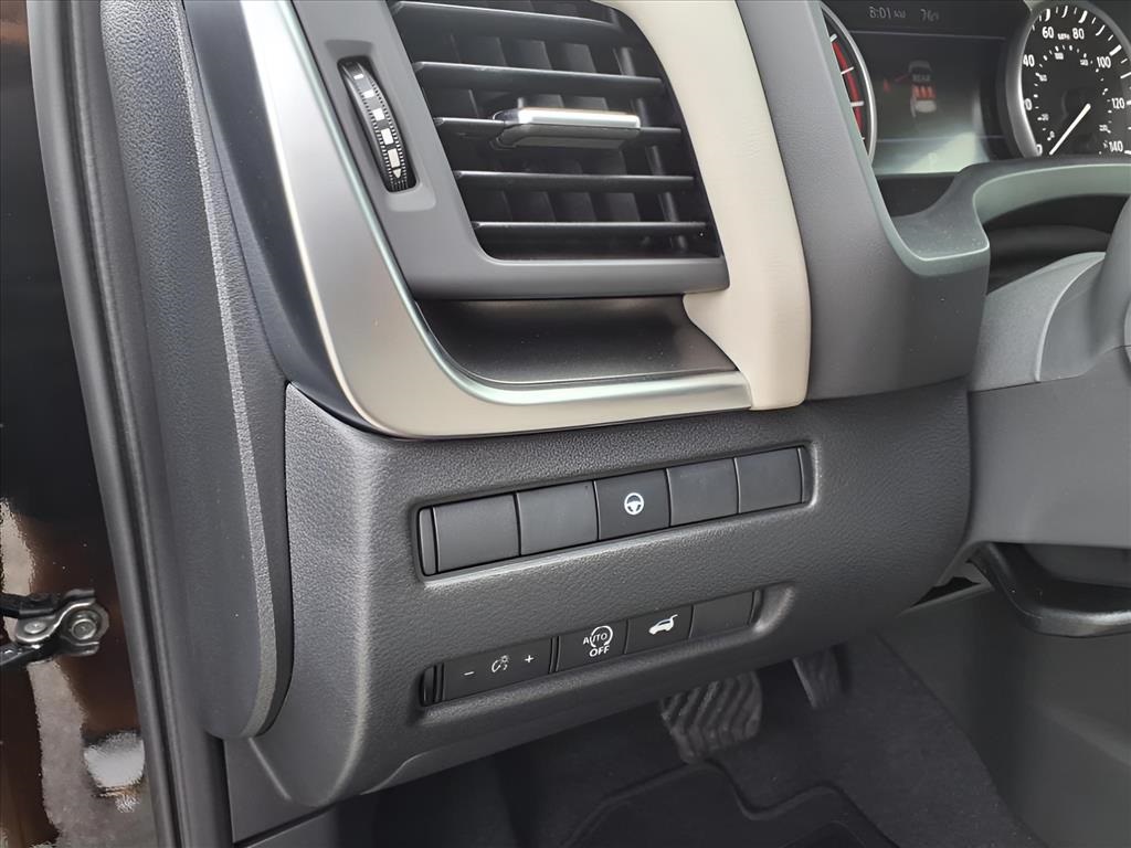 2025 Nissan Rogue SV photo 18