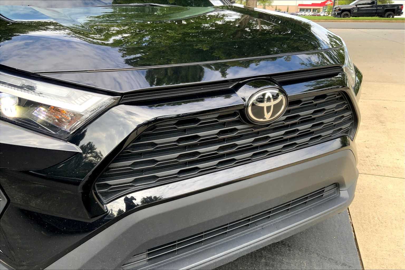 2024 Toyota RAV4 XLE photo 29