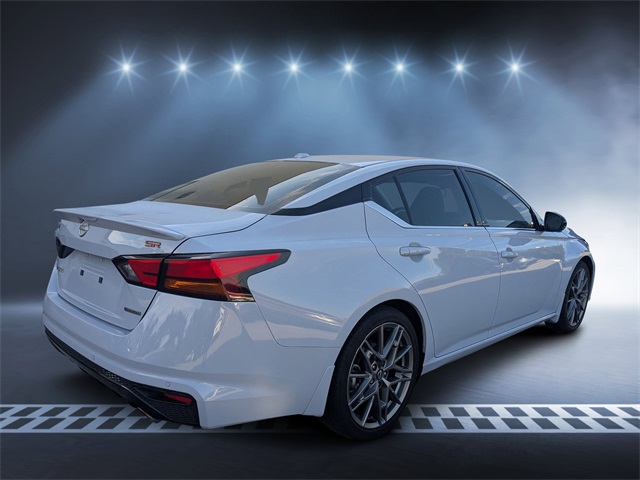 2024 Nissan Altima SR photo 3