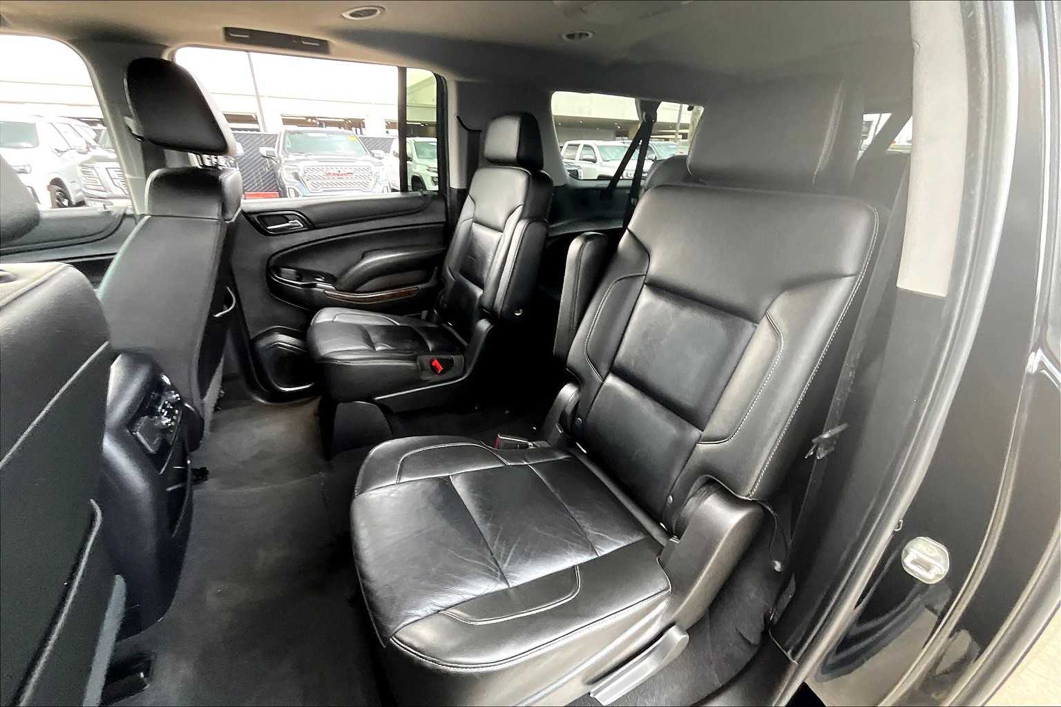 2019 Chevrolet Suburban LT photo 20