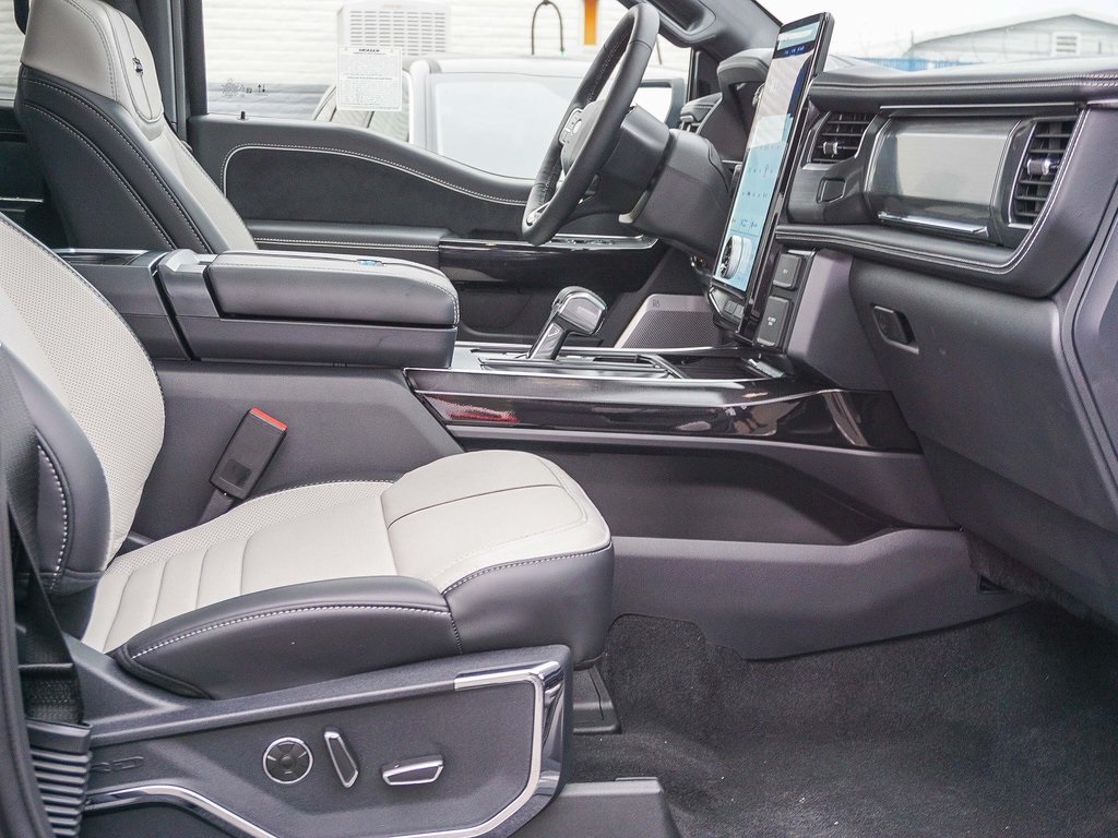 2025 Ford F-150 Lightning Platinum photo 12