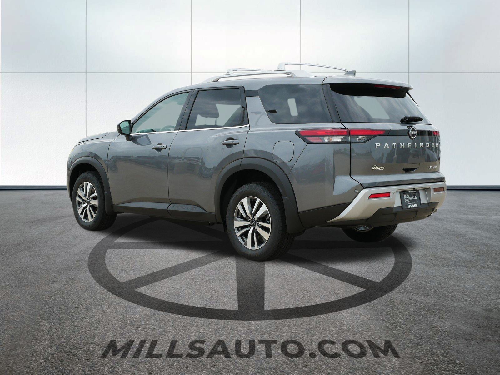 2025 Nissan Pathfinder SL photo 3