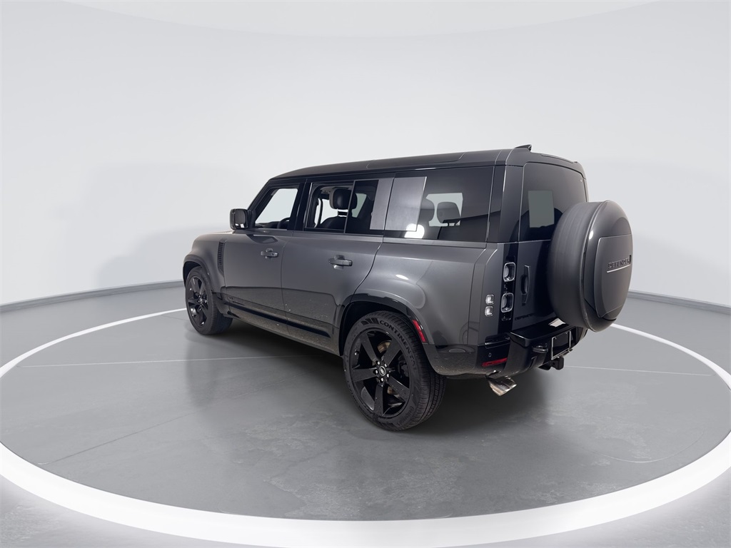 2025 Land Rover Defender 110 V8 photo 5