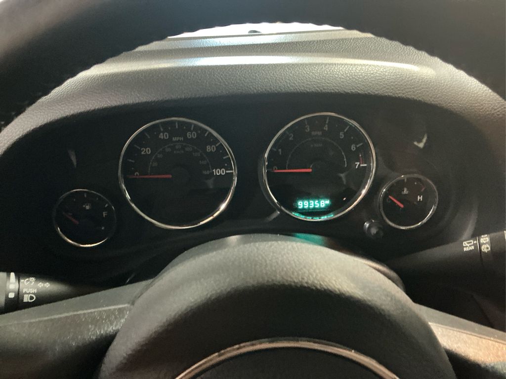 2015 Jeep Wrangler Unlimited Sahara Sport photo 9