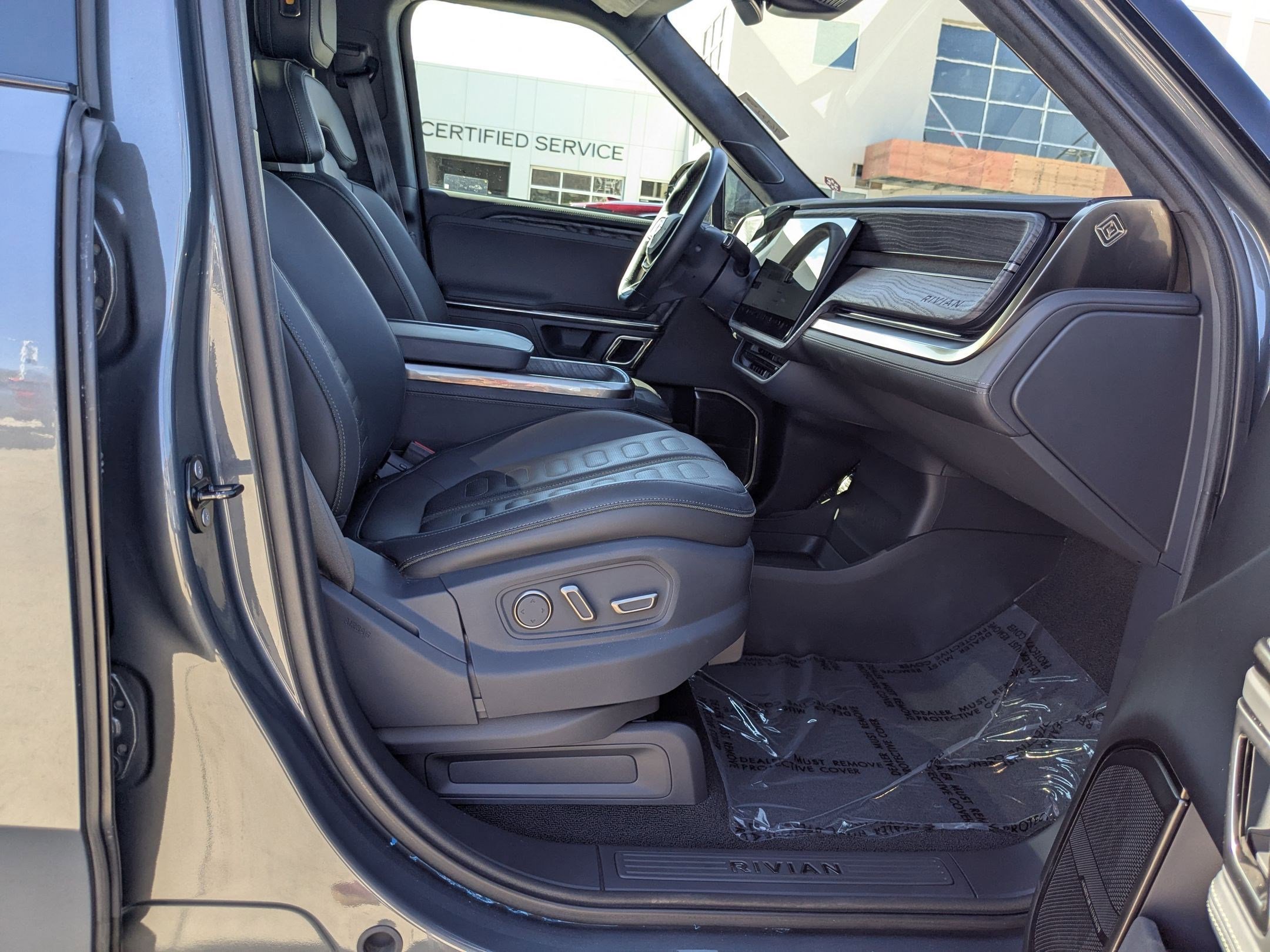 2022 Rivian R1T Adventure photo 19