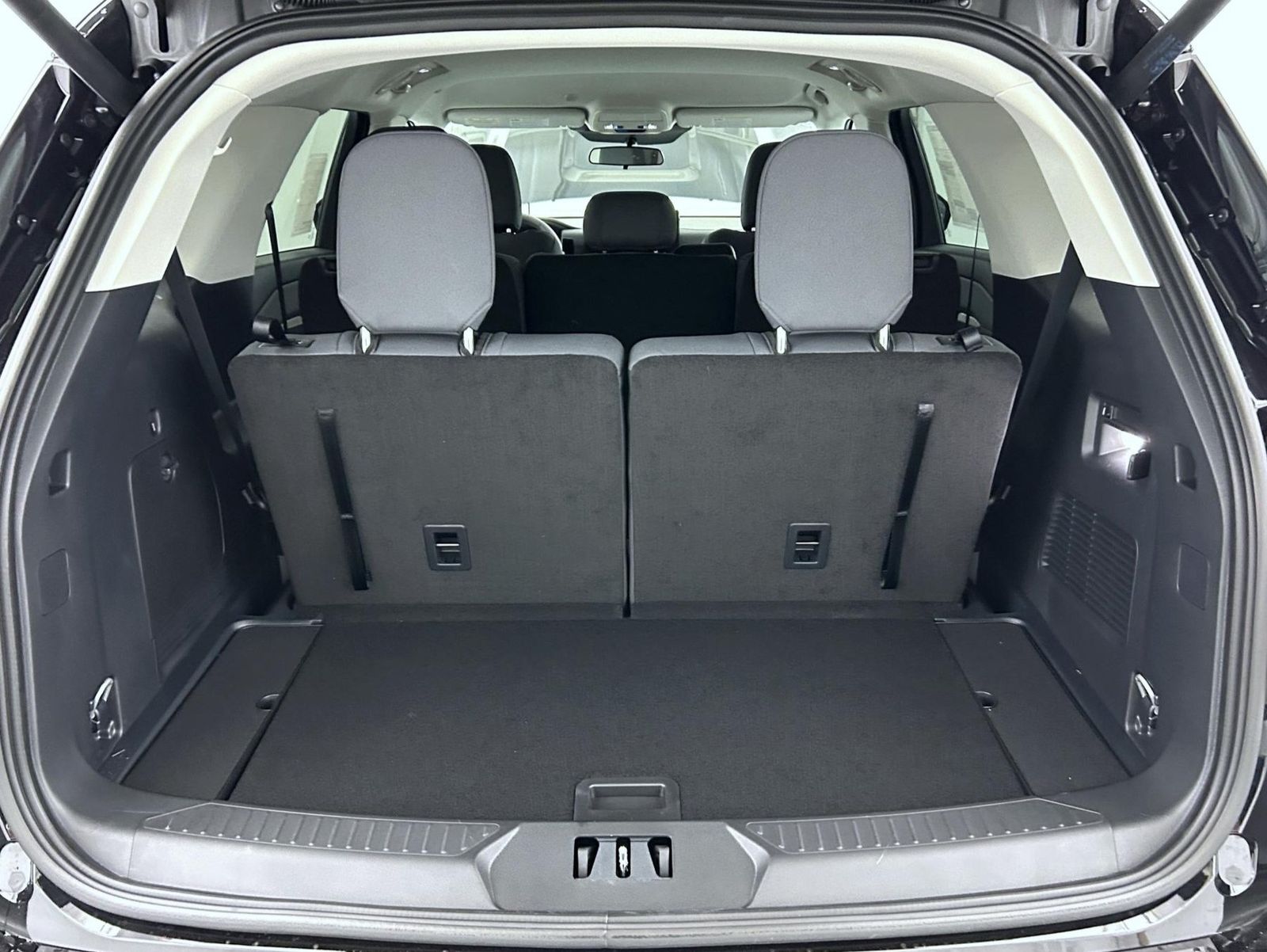 2025 Ford Explorer photo 23