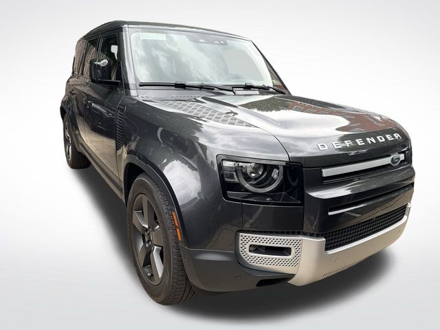 2025 Land Rover Defender 110 S photo 4
