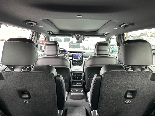 2025 Jeep Grand Cherokee Overland photo 11