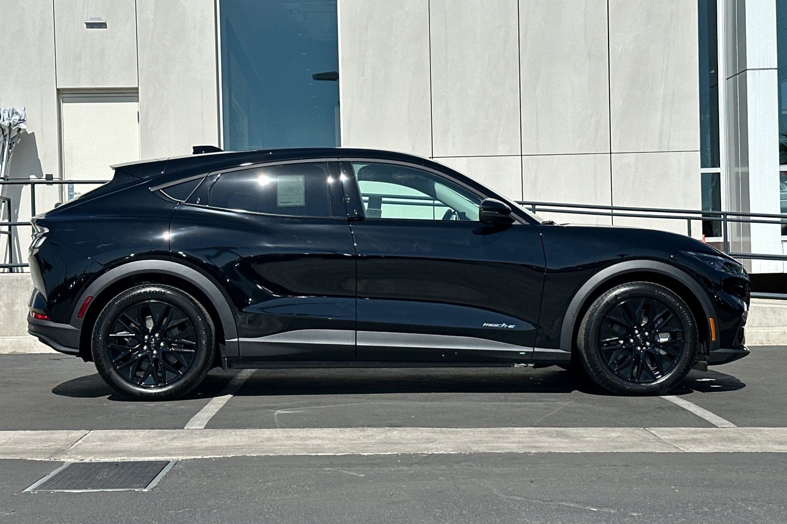 2025 Ford Mustang Mach-E Select photo 2