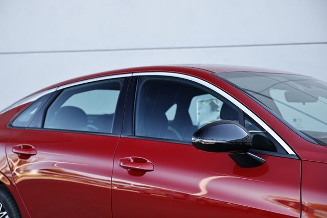 2025 Kia K5 GT-Line photo 4