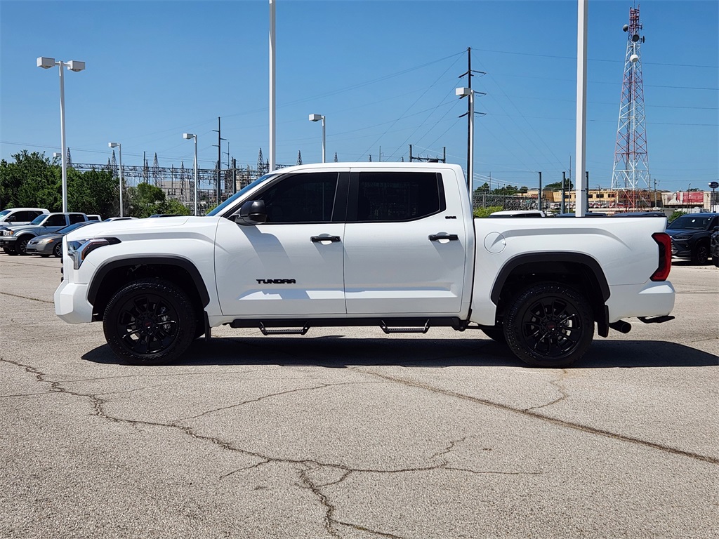 2025 Toyota Tundra SR5 photo 3