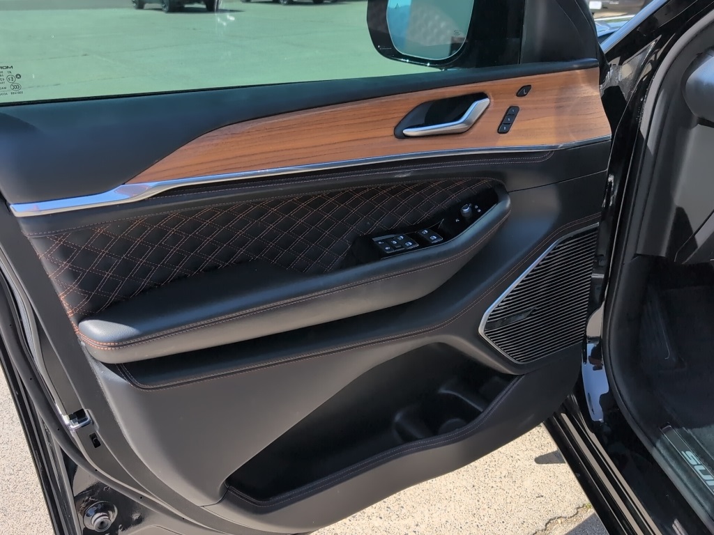 2022 Jeep Grand Cherokee Summit Reserve photo 11