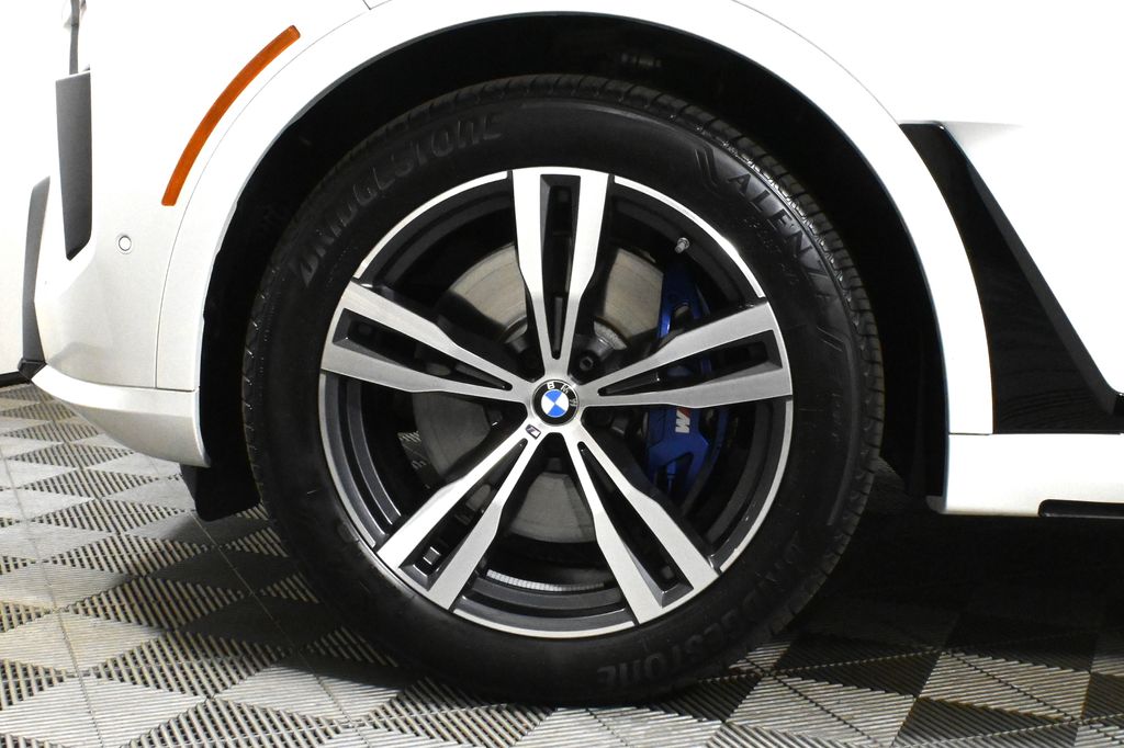 2025 Bmw X7 M60i photo 11