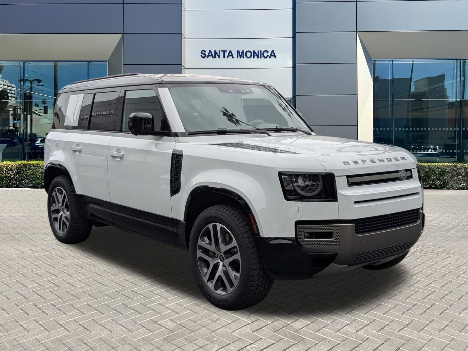 2025 Land Rover Defender 110 X-Dynamic SE photo 7