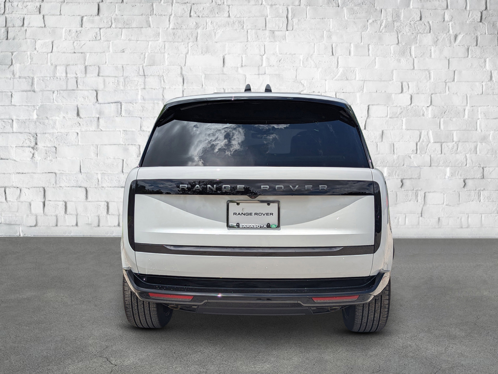 2025 Land Rover Range Rover SE photo 4