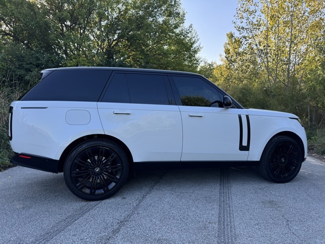 2024 Land Rover Range Rover SE photo 4