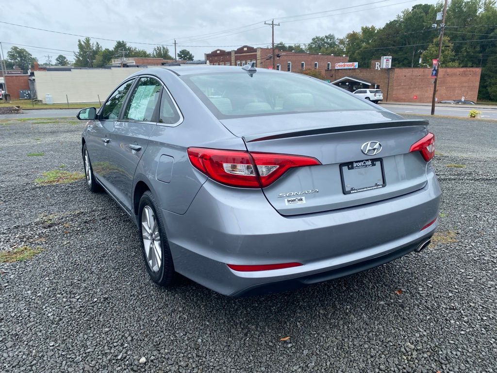 2016 Hyundai Sonata Base photo 3