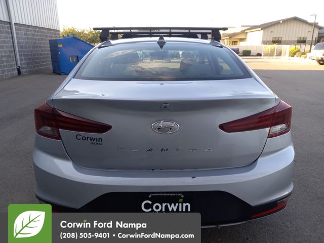 2020 Hyundai Elantra SEL photo 4