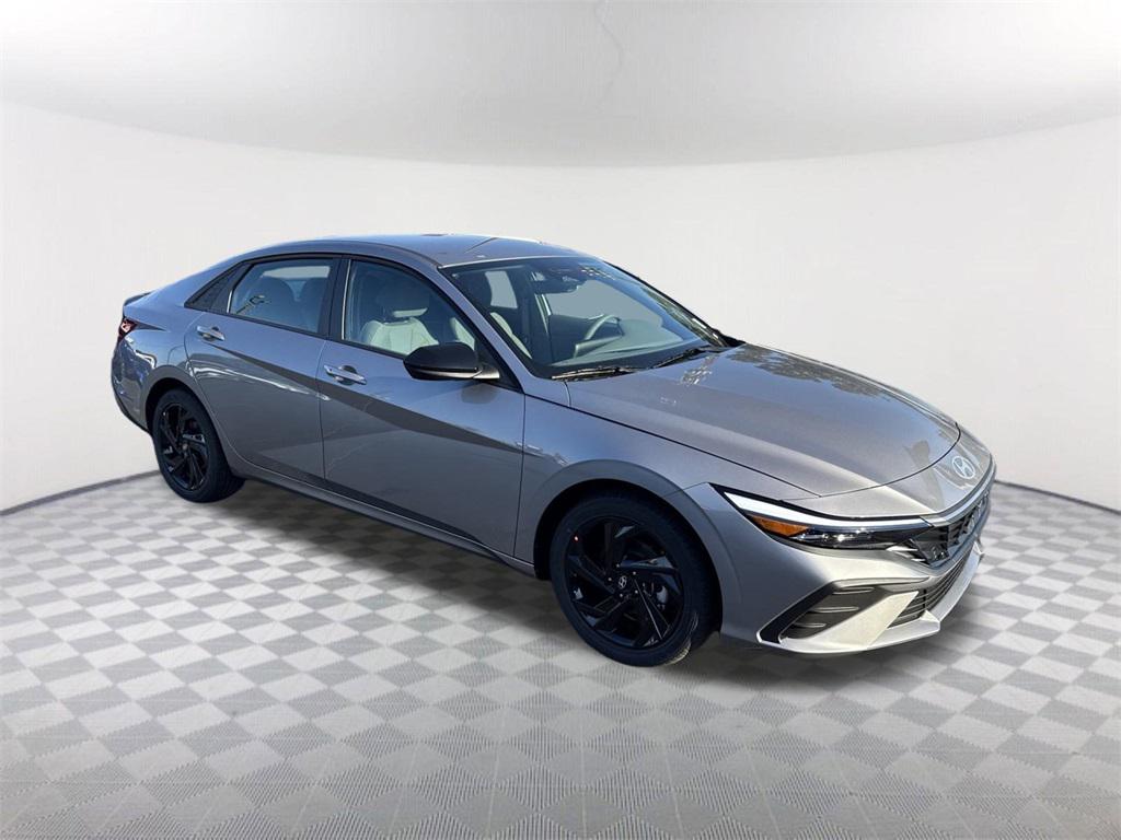 2026 Hyundai Elantra SEL Sport photo 3