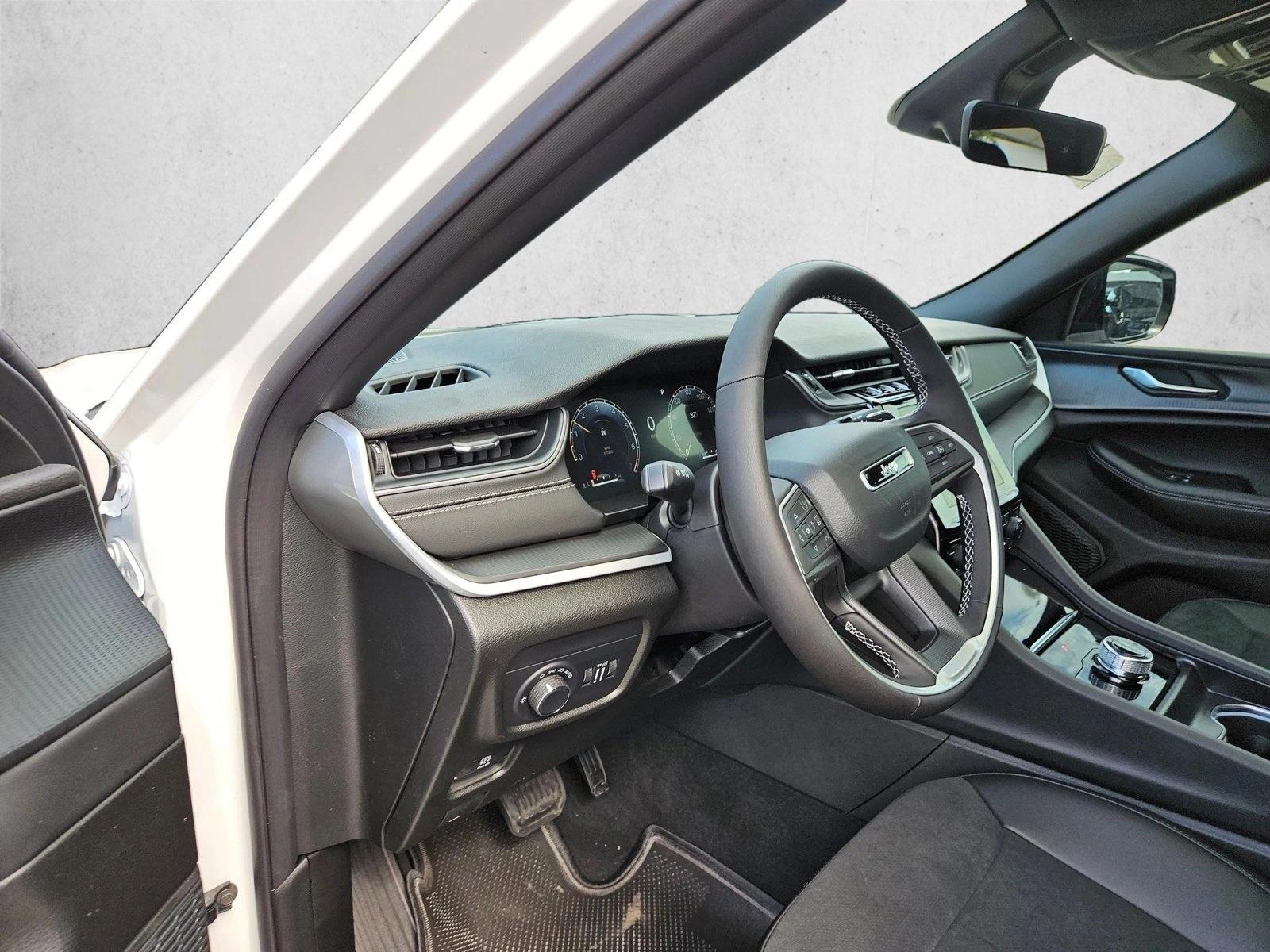 2025 Jeep Grand Cherokee Altitude X photo 2