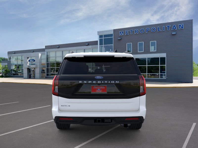 2025 Ford Expedition photo 3