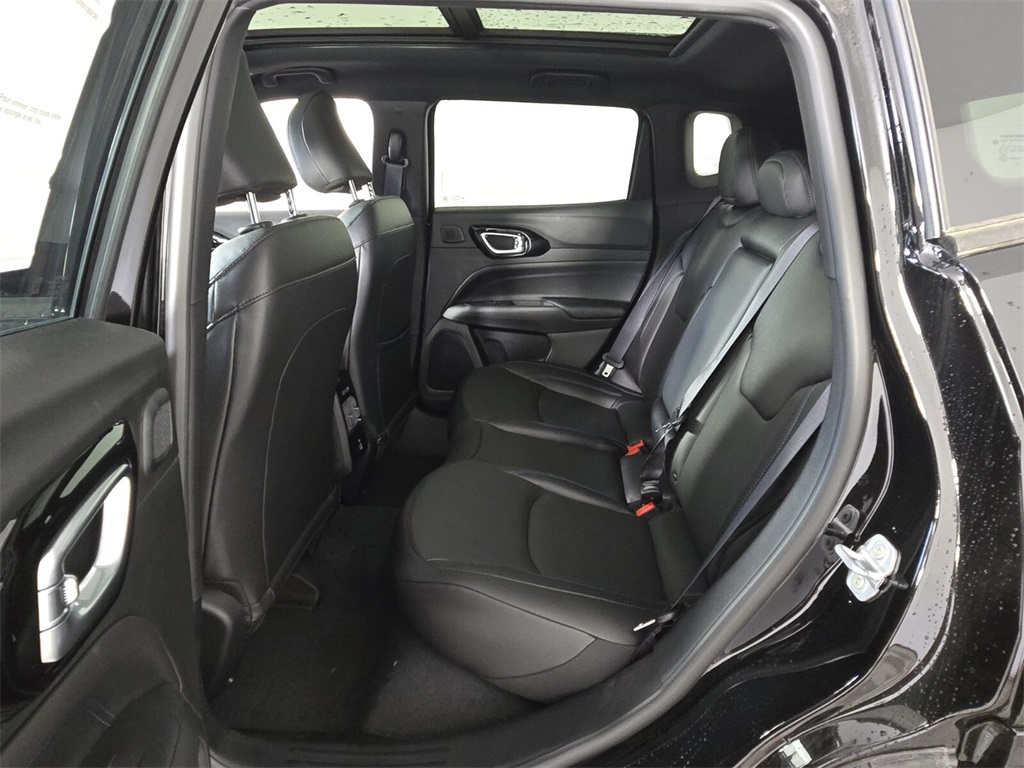 2025 Jeep Compass Limited photo 7
