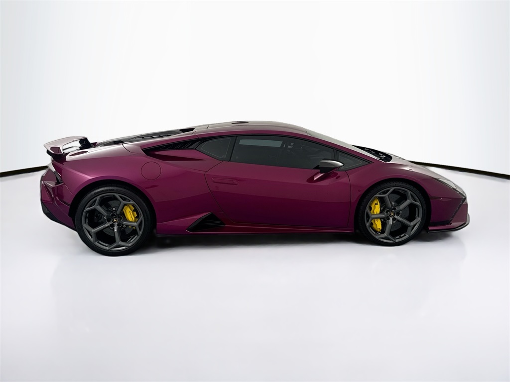 2024 Lamborghini Huracan Tecnica photo 4