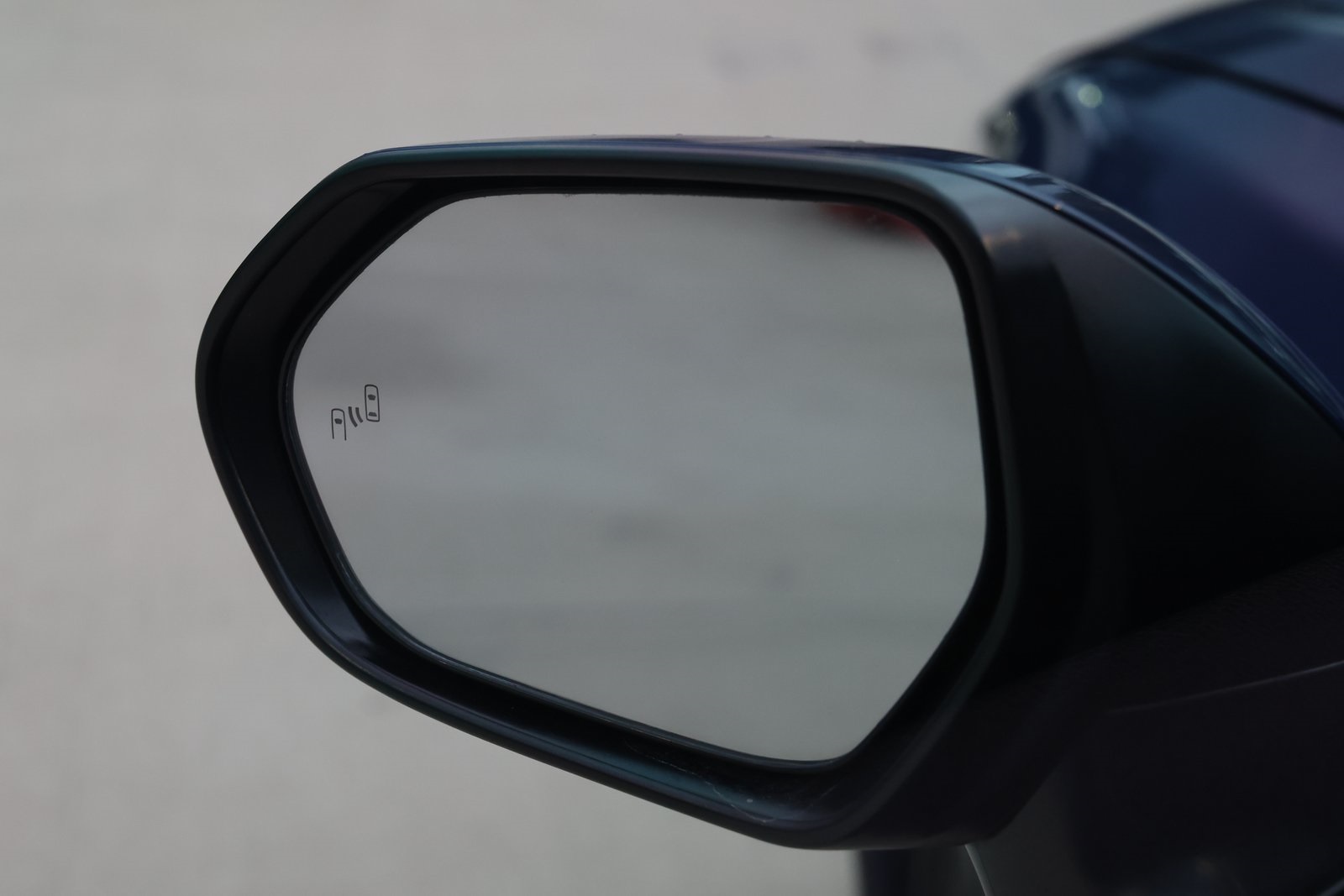 2025 Toyota Camry SE photo 4