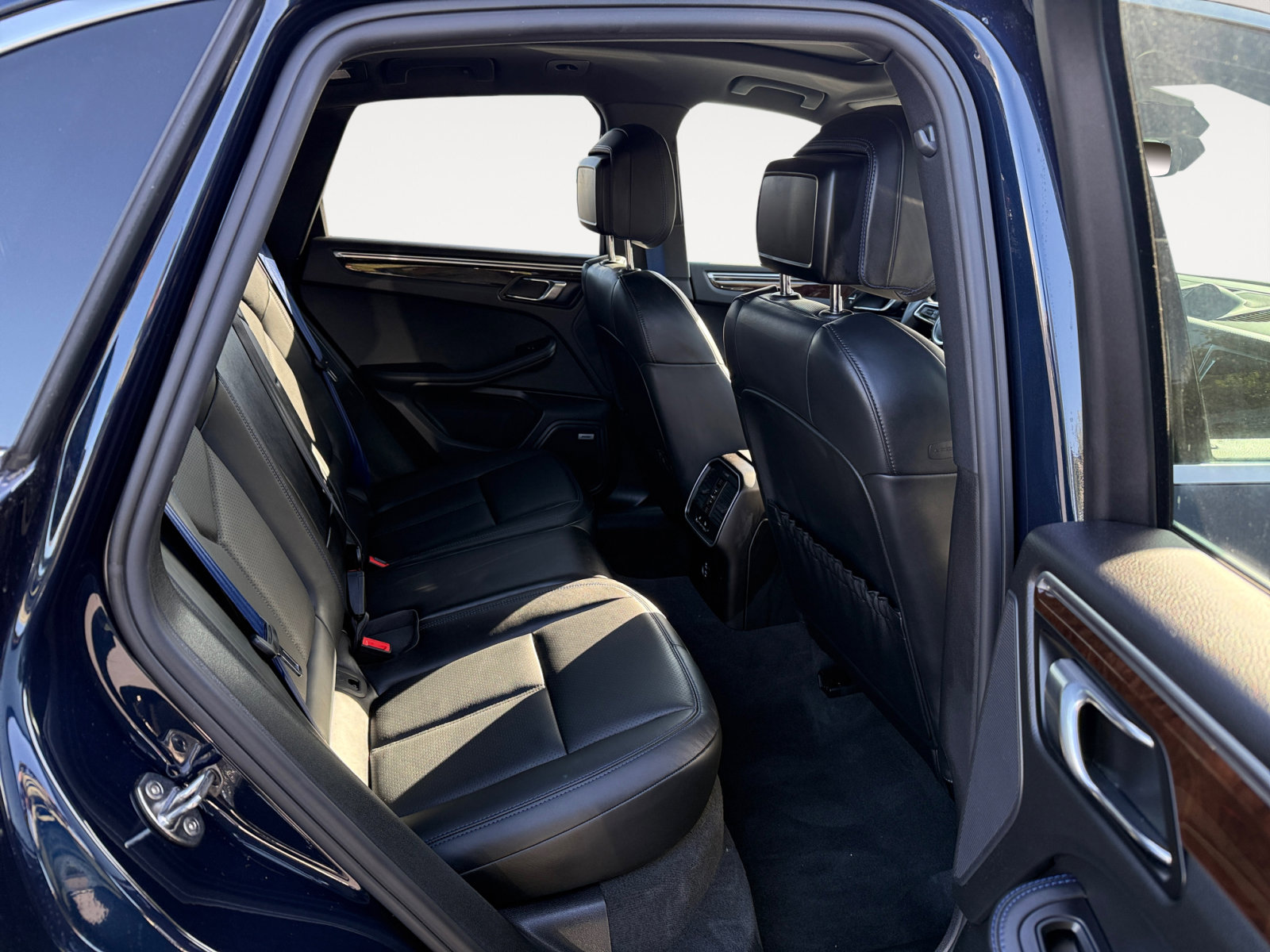 2022 Porsche Macan S photo 18