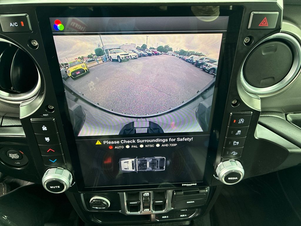 2020 Jeep Wrangler Unlimited Sahara photo 20