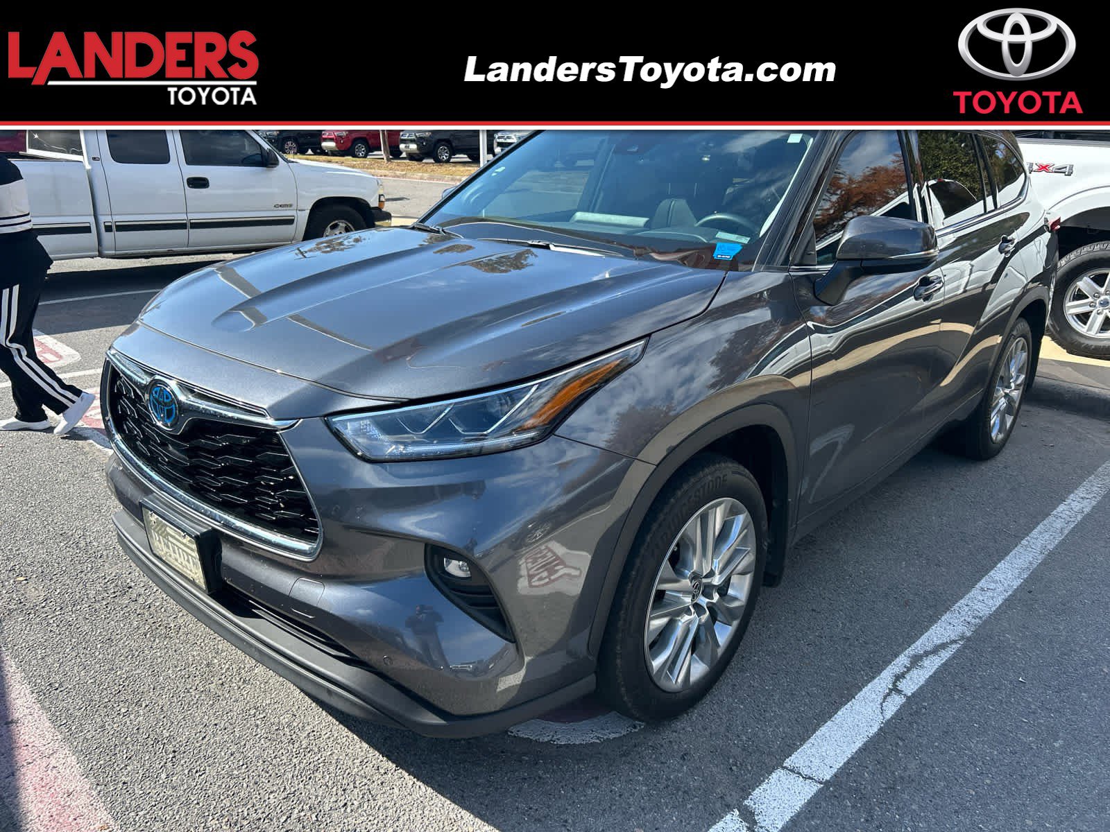 2023 Toyota Highlander Limited's photo