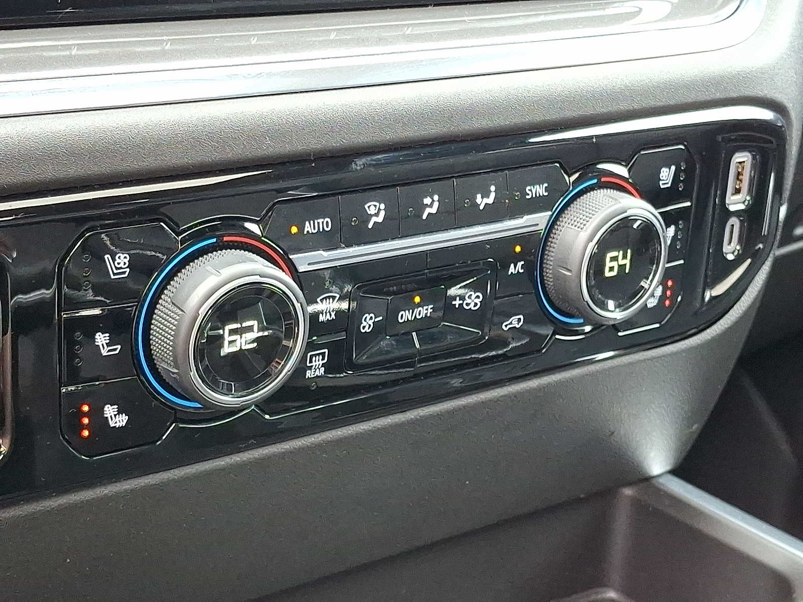 2023 Chevrolet Silverado 1500 High Country photo 16