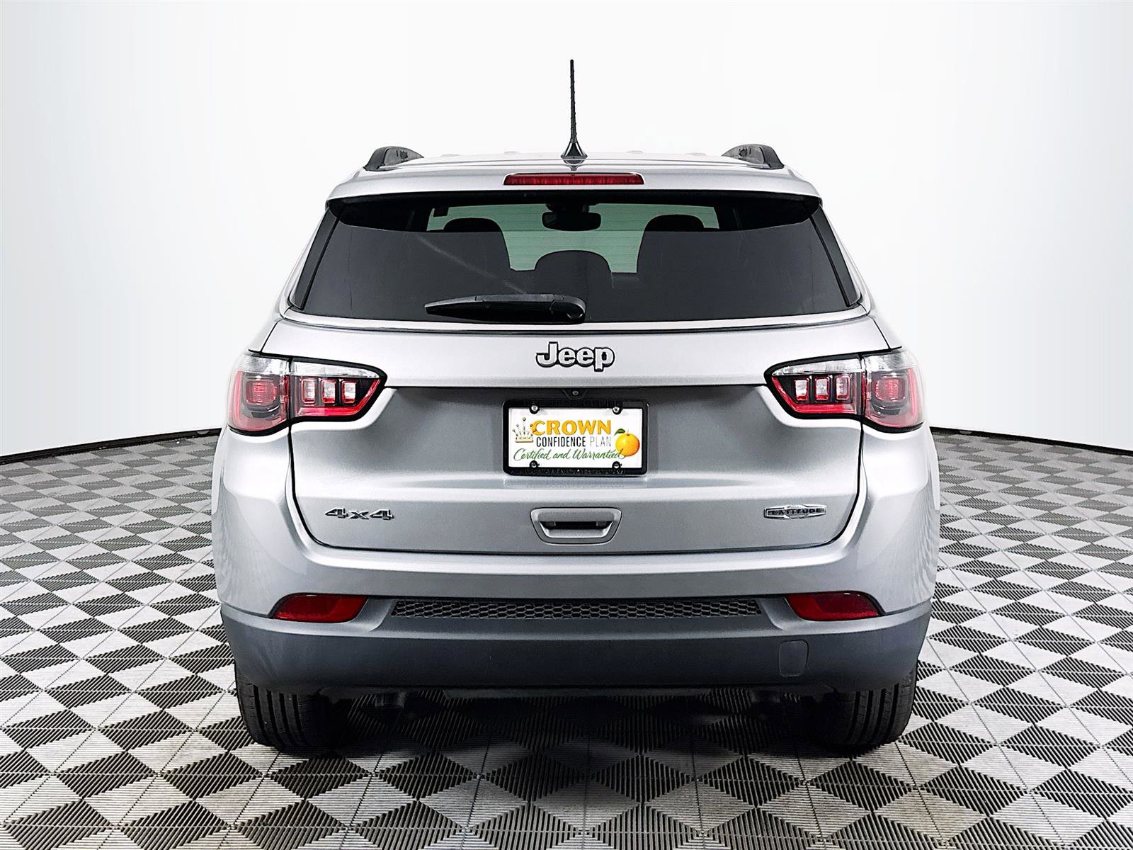 2023 Jeep Compass Latitude photo 4