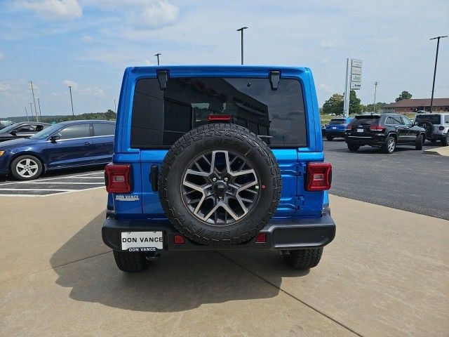 2024 Jeep Wrangler Sahara photo 4