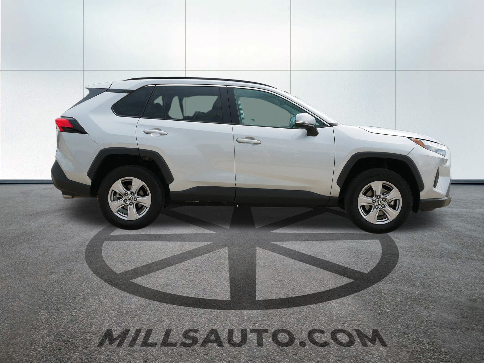 2024 Toyota RAV4 XLE photo 4