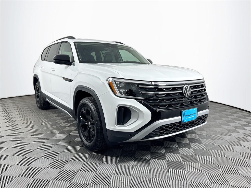 2025 Volkswagen Atlas Peak Edition SE photo 4
