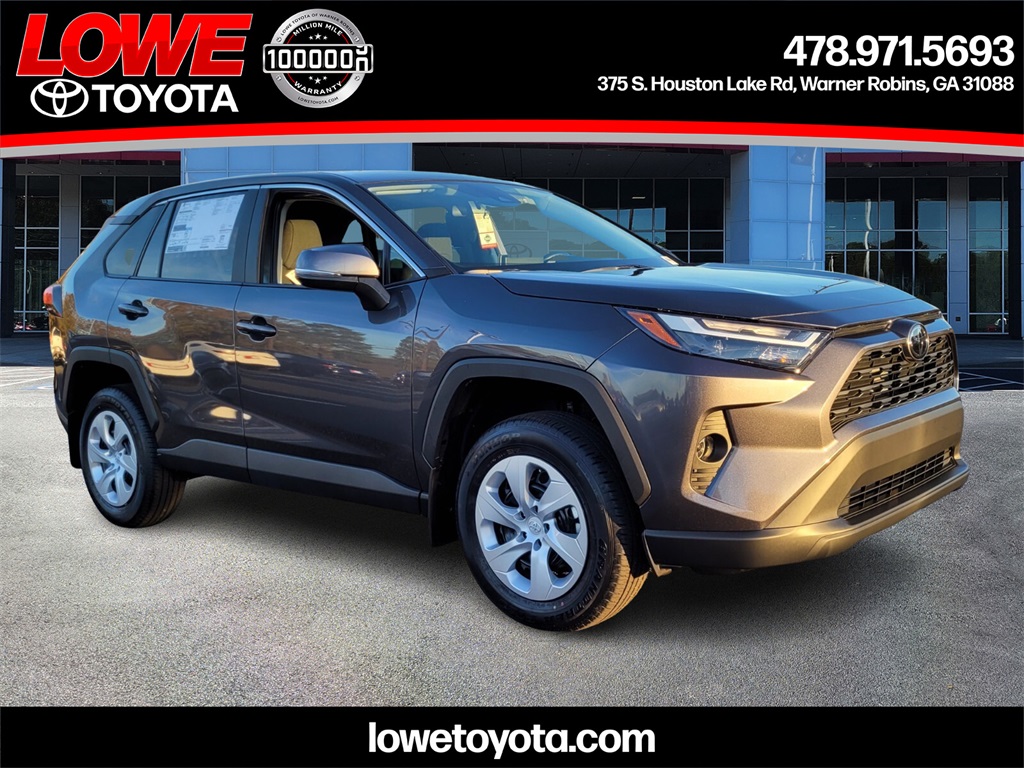 2025 Toyota RAV4 LE's photo