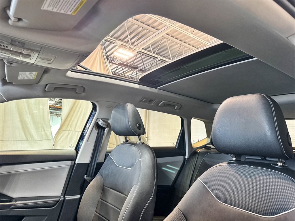 2024 Volkswagen Taos SE photo 4