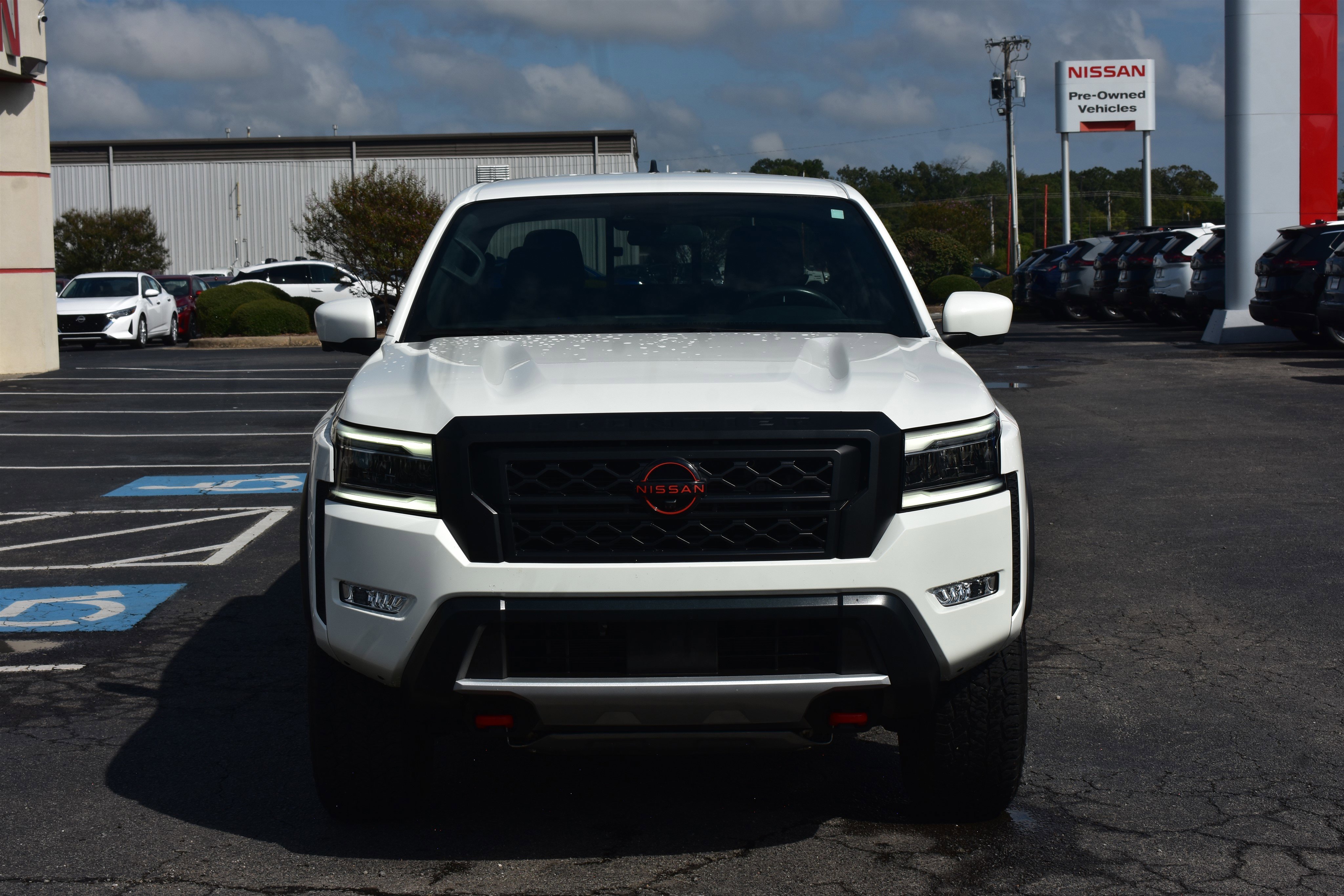 2022 Nissan Frontier Crew Cab photo 2