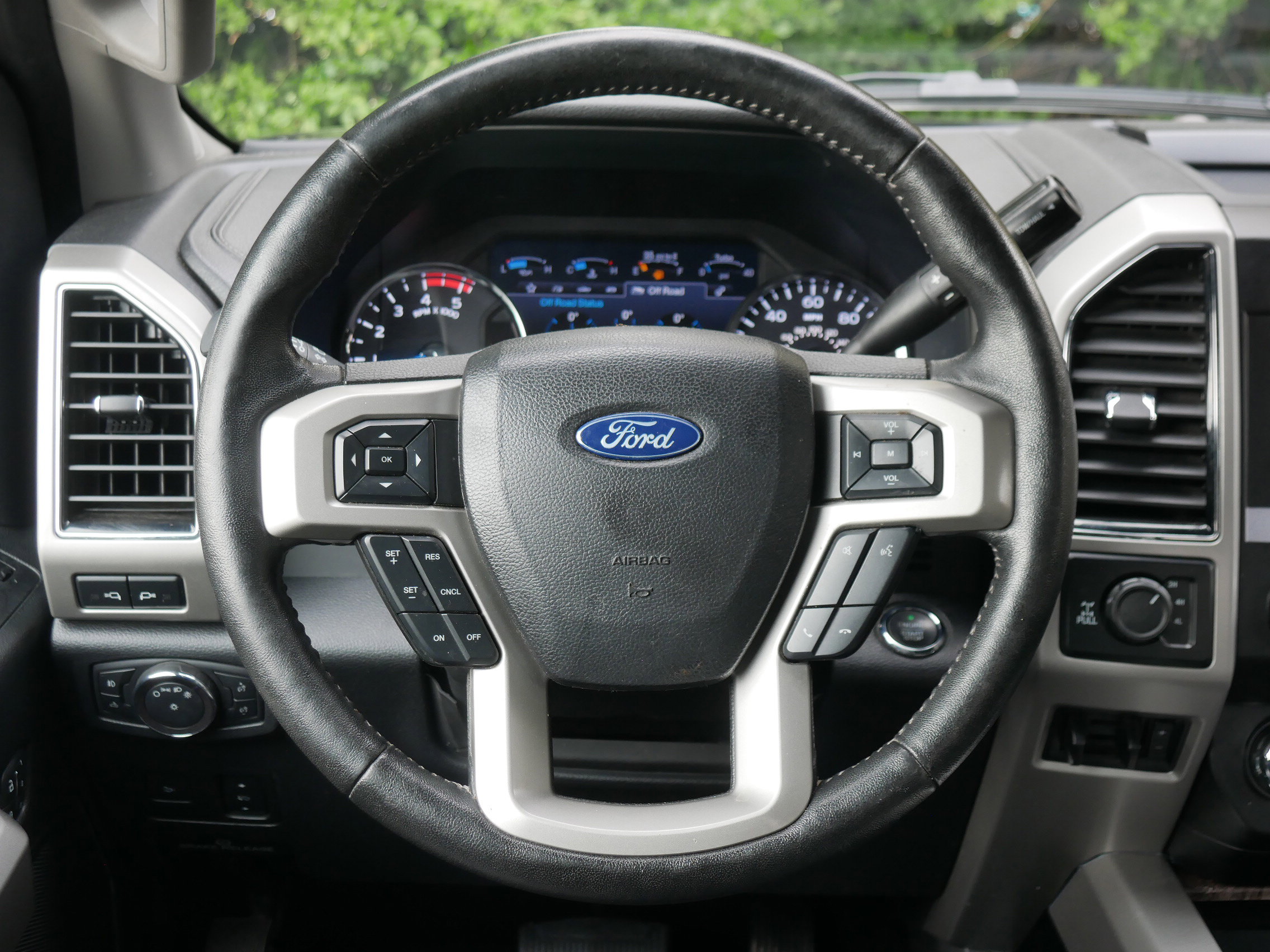2019 Ford F-350 Lariat photo 5
