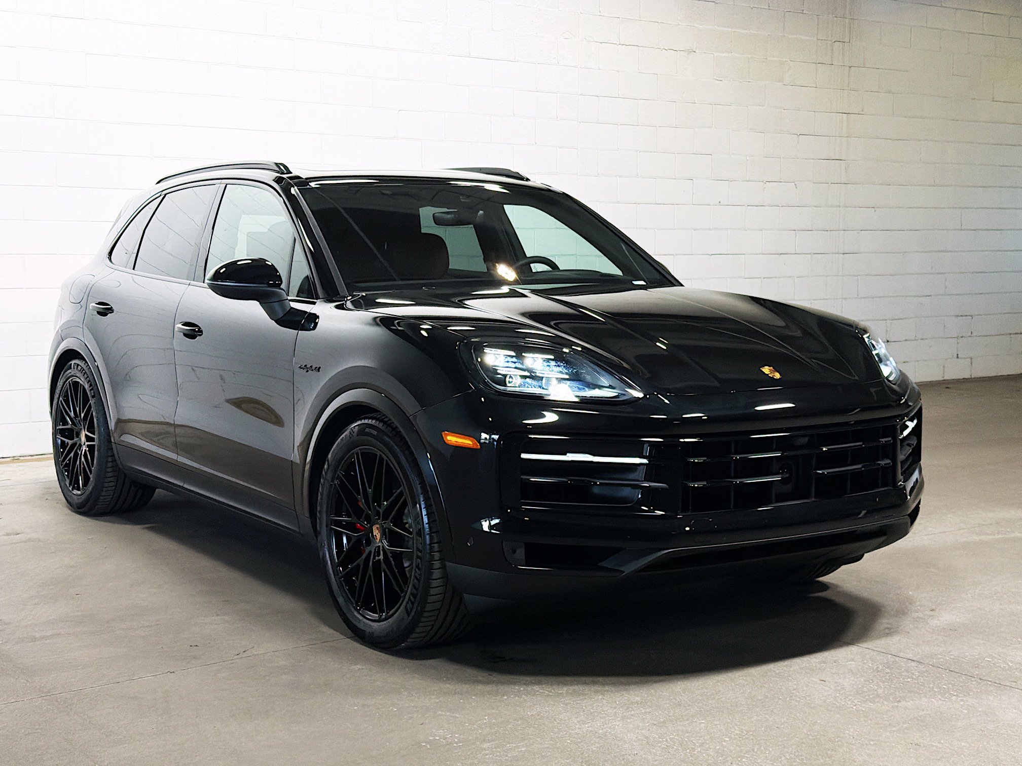 2026 Porsche Cayenne S E-Hybrid photo 3