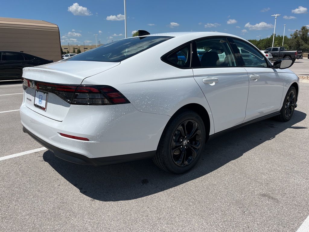 2025 Honda Accord SE photo 2